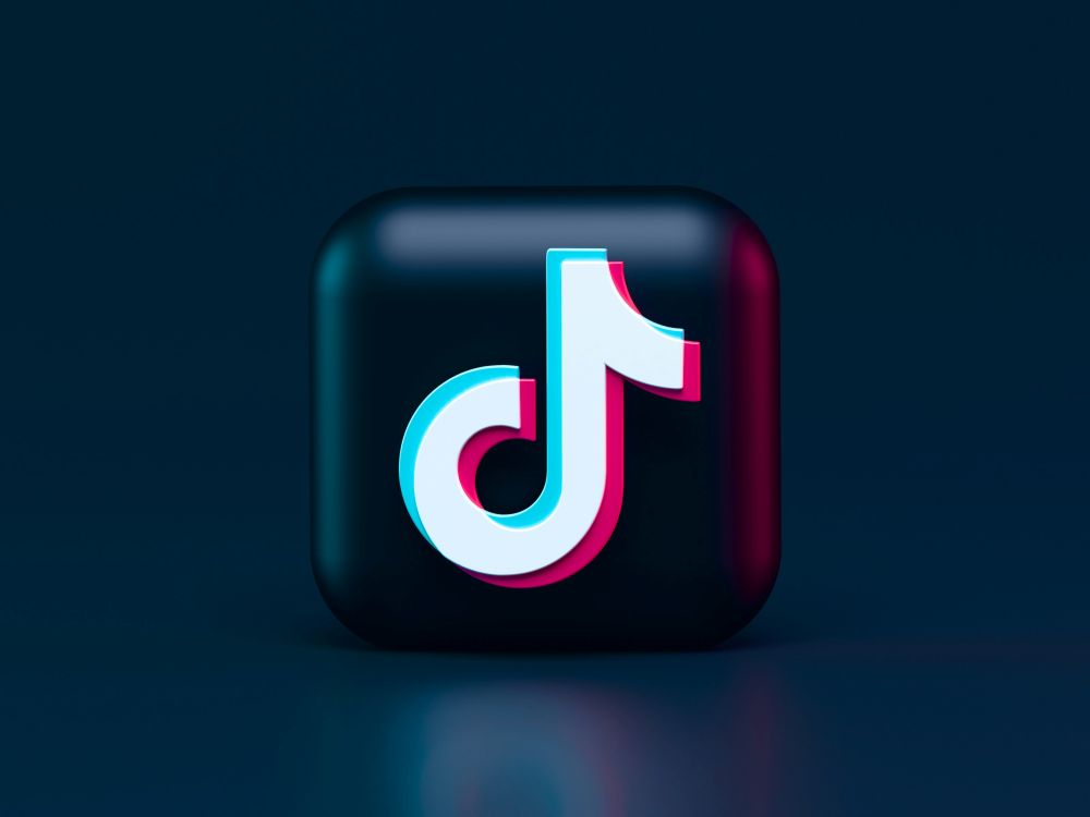 Jak Zarabiać na Instagramie i TikToku w 2026 Roku (Nawet z Małym Kontem)