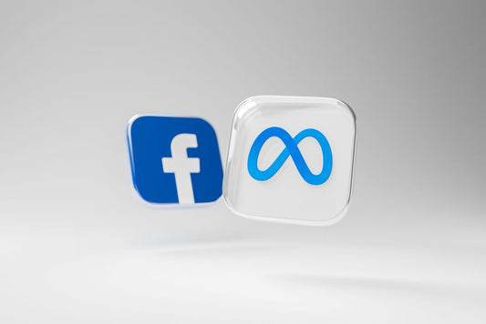 Pułapka Autoplay: Jak zdobywać wyświetlenia na Facebooku w 2026 roku, gdy 80% użytkowników ma wyciszony telefon?